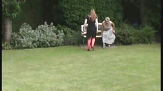 იღებს ღრმა პირში