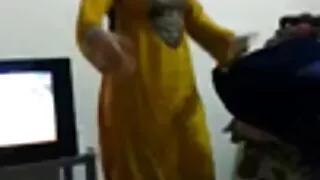 Cutie შესრულებული ღრმა წოვა, შავი