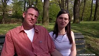საკრედიტო საჭიროა schoolgirl fucked მაგიდაზე
