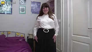 Busty babe ჩაბარდა ნაცრისფერი-haired ლამაზი კაცი