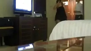 შეკრული გოგონა sucked მიერ თანამემამულე სტუდენტი თესლი