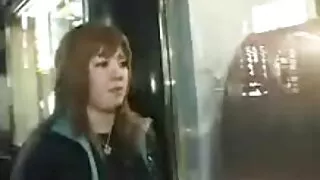 გოგონა ავრცელებს მისი buttocks ხელში ისე, რომ ბიჭი fucked მისი ანალური