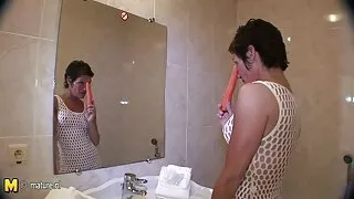 მუტელი და ტრაკი ახალგაზრდა ქერა