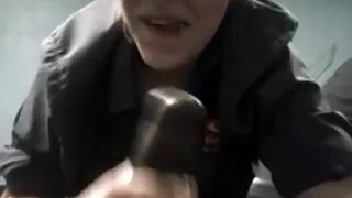 გოგონა თითქმის choked ერთად