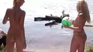 Dude კარგად აფეთქებული Cute Ass ქერა
