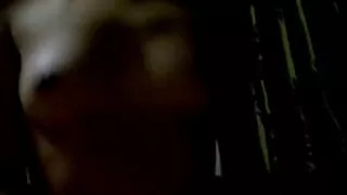 სუსტი გოგონა, ფუჩური გარეთ