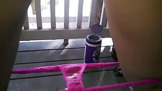 გოგონა გარეშე მოიხსნას მისი panties ტოვებს penis licked Pussy