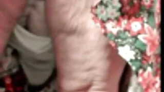 მოწიფული macho draped ჯოხი კაბის ქვეშ crevasse