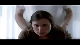 ფეხსაცმელი და ლატექსი, პოლიციელი ისვრის თავად შორის